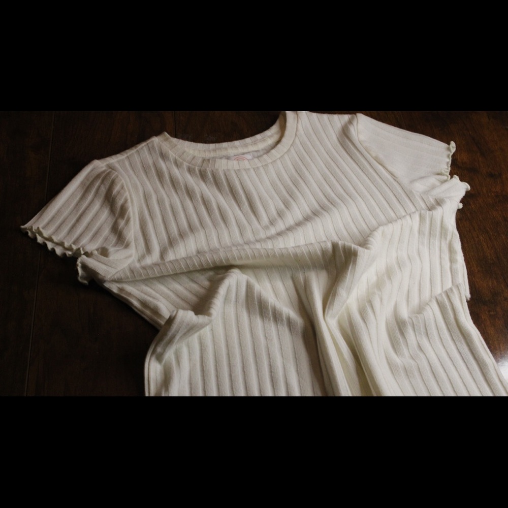 CREAM LETTUCE CUT SHIRT